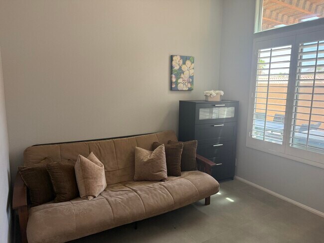 Building Photo - 54610 Avenida Alvarado