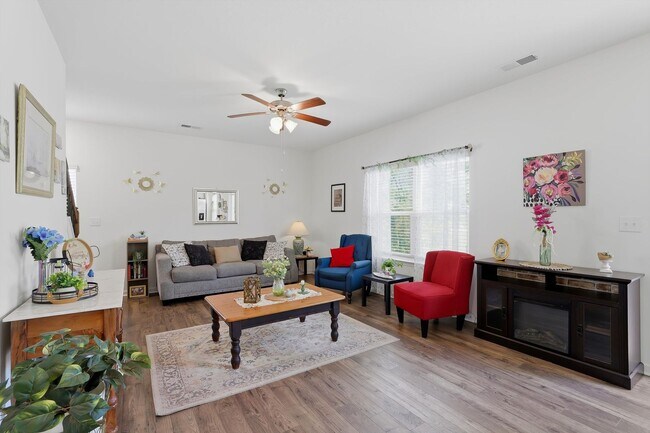 Building Photo - Refined Living in Hardin Valley | Modern Luxury Home with Loft & Outdoor Retreat