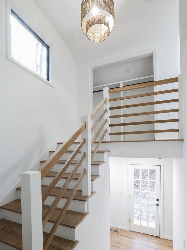 Building Photo - Picture Perfect wooded get away in Kingston Springs