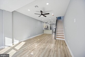 Building Photo - 451 Fitzgerald St