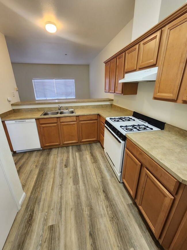 Building Photo - Ocean View Corner Apartment with Private Deck