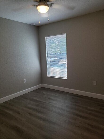 Building Photo - 903 E Renfro St