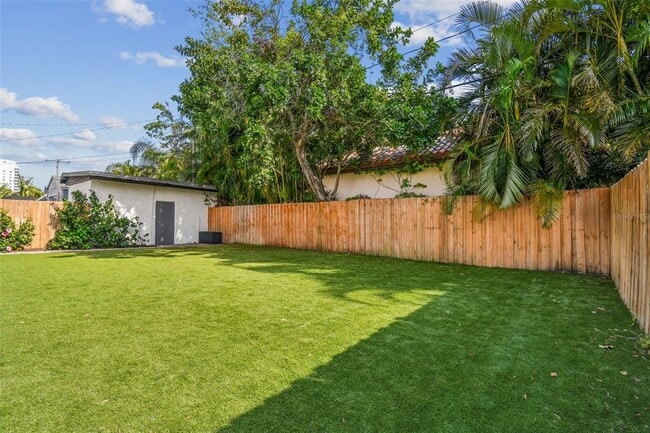 Building Photo - 3120 S Julia Cir
