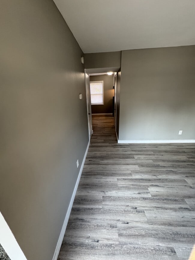 Building Photo - 110 Aqua Ct