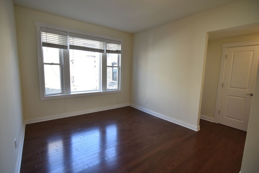 Building Photo - 3802 N Pine Grove Ave