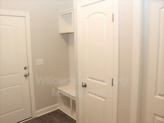 Building Photo - 904 Laurel Gate Dr