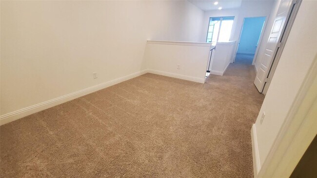 Building Photo - Gorgeous New Townhome!