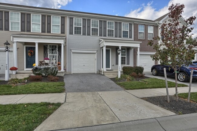 Building Photo - TOWNHOME AVAILABLE IN THE CHARTER HOMES - DEER RUN COMMONS