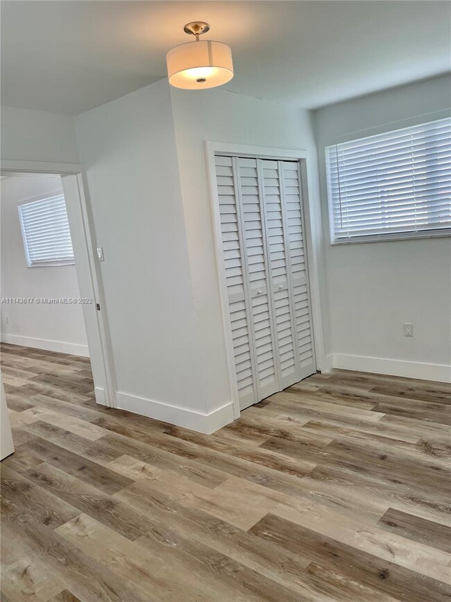 Building Photo - 6550 SW 37th St