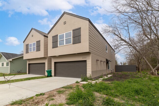 Primary Photo - 2202 Wavell St