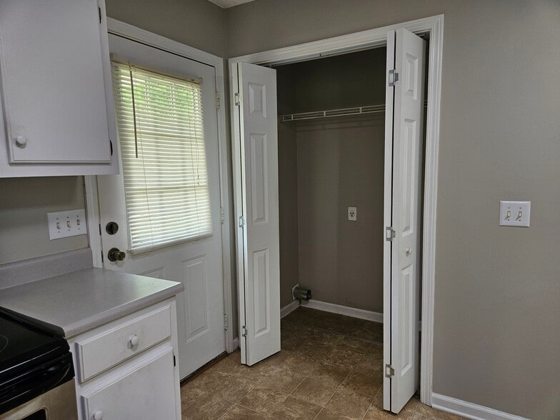 Washer/Dryer Hookup - 305 Pope Field Rd #A