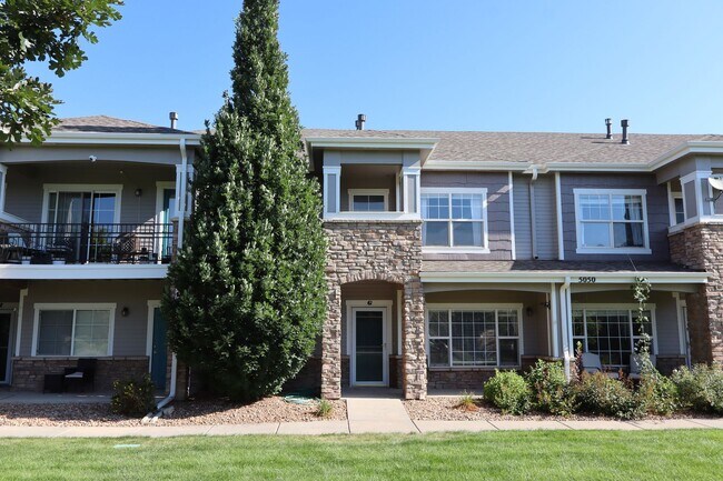 Primary Photo - Spacious 2 Bed, 2.5 Bath Fort Collins Town...