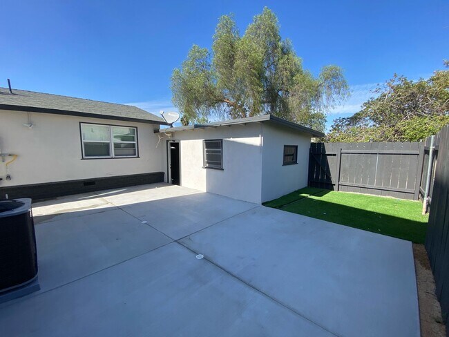 Building Photo - 4BD/2BA, Fully Renovated!!