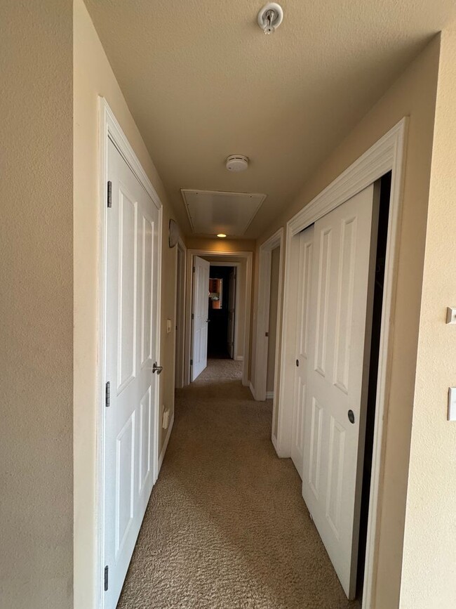 Building Photo - 2 bed/2 bath 4th Floor Unit in Cherry Cree...