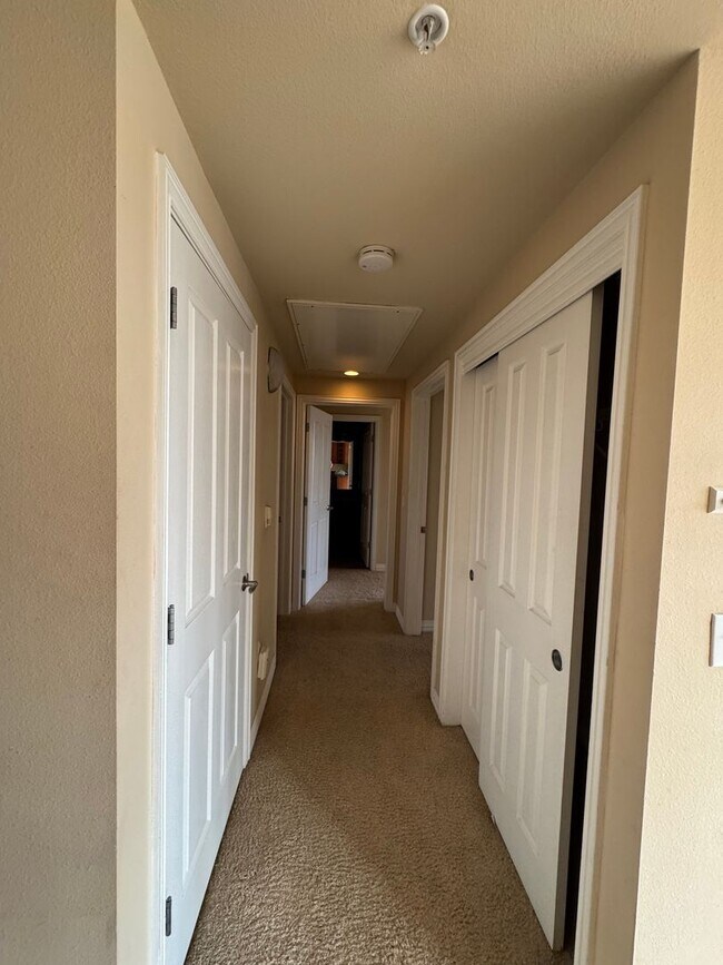 Building Photo - 2 bed/2 bath 4th Floor Unit in Cherry Creek! Covered Parking & Laundry Included!