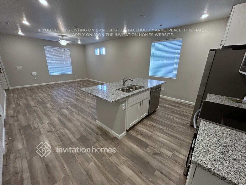 Building Photo - 114 N Riverside Dr