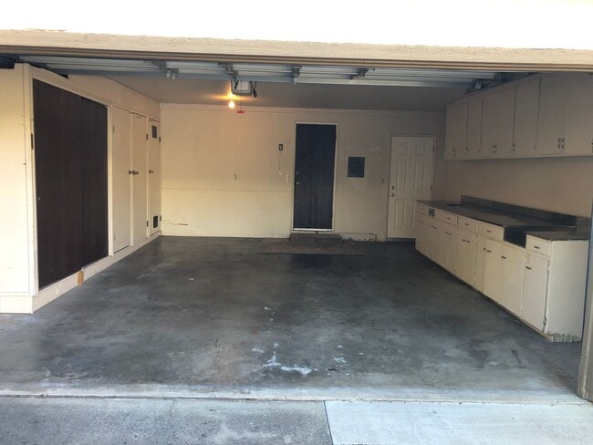 Building Photo - 3555 Fountain Way