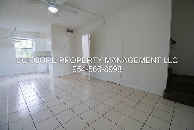 Building Photo - 2 Bedroom, 1.5 Bathroom Apartment with Poo...