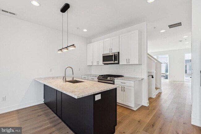 Building Photo - 2820 Livingston St