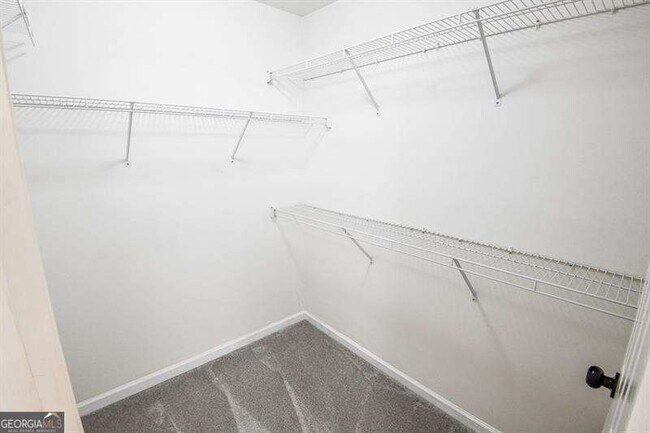 Building Photo - 1865 Oak Tree Hollow