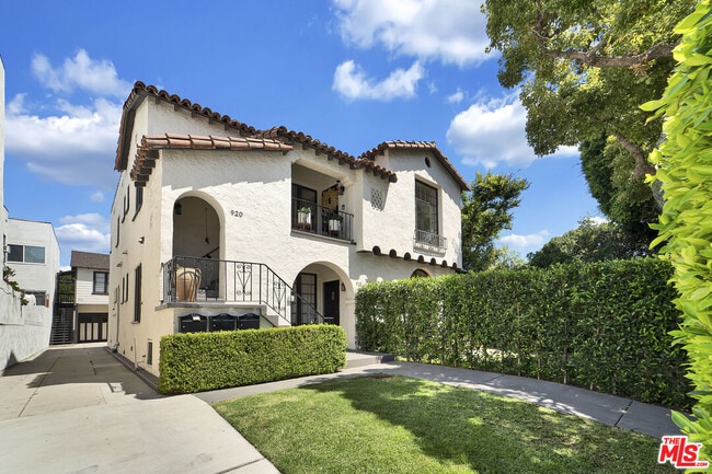 Building Photo - 918 N Genesee Ave