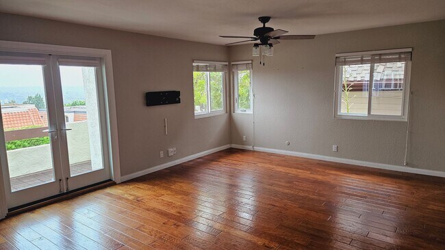 Building Photo - CESPED - AMAZING VIEWS, LUXURY UPDATED 4 BR HOME IN TIERRASANTA