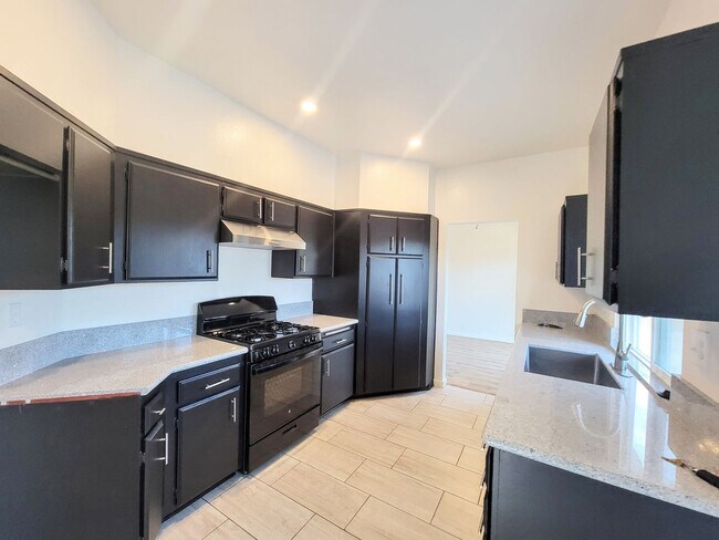 Building Photo - Pool House By Temecula Mall- Just Pure Ele...