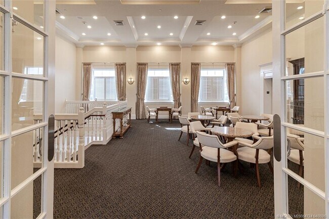 Building Photo - 2371 SW Carriage Hill Terrace