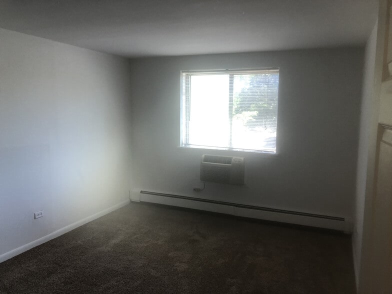 Building Photo - 1500 Robin Cir