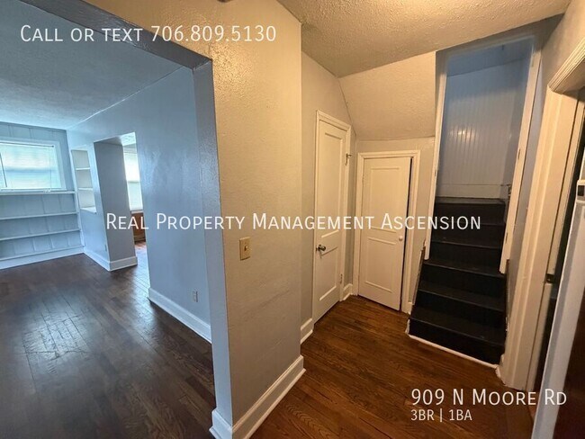 Building Photo - 909 N Moore Rd