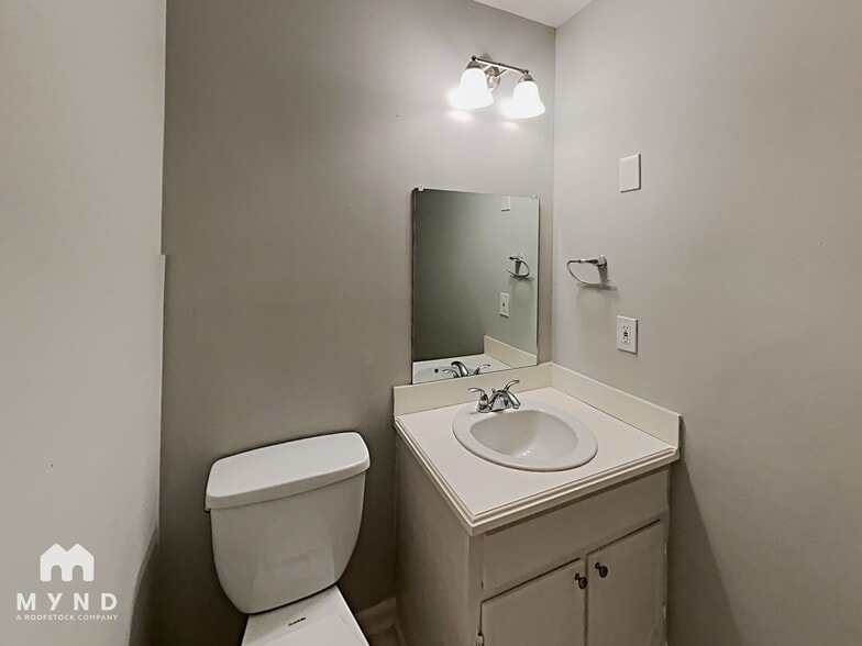 Building Photo - 9062 Homewood Dr
