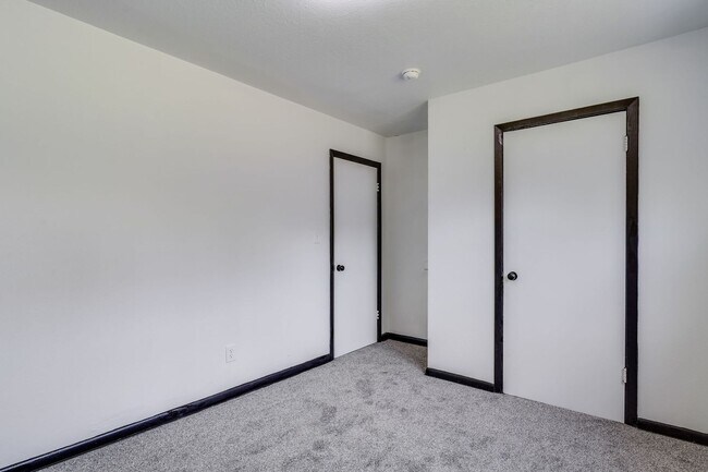 Building Photo - Renovated 3BR 1 BA Home w/ Hardwood Floors & Big Fenced Backyard