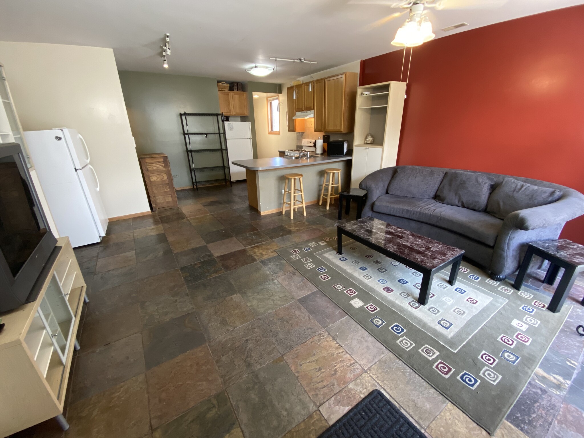 Family Room / Kitchen - 2442 W Fillmore St