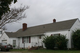 Building Photo - Warwick Blvd-15641