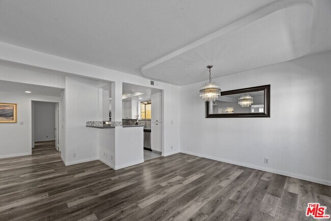 Building Photo - 1811 Manning Ave