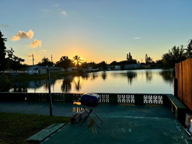 Primary Photo - 260 SW 8th Ave