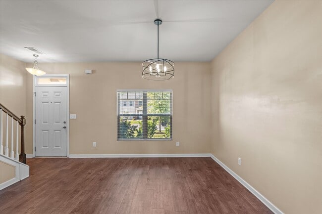 Building Photo - Great 5 Bedroom Home in Evans