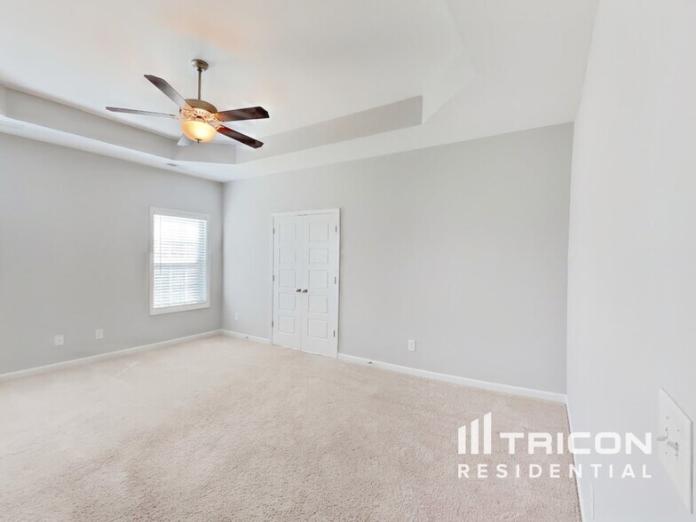 Building Photo - 917 Stokewood Pl