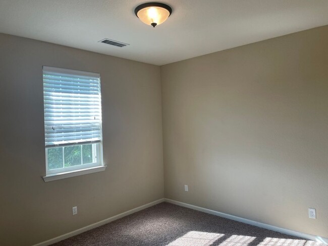 Building Photo - Beautiful Damonte Ranch Three Bedroom T...