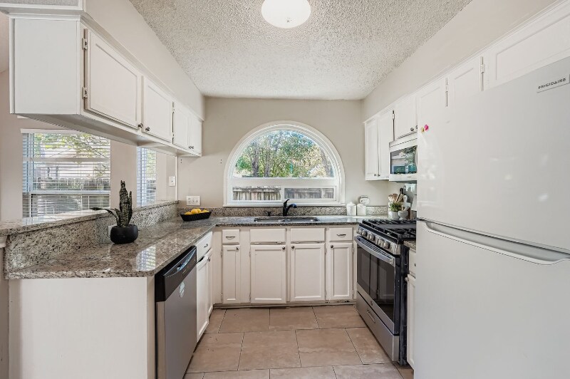 Building Photo - 8403 Mt Shasta Cove