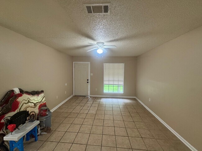 Building Photo - 3204 N Stevendale Rd