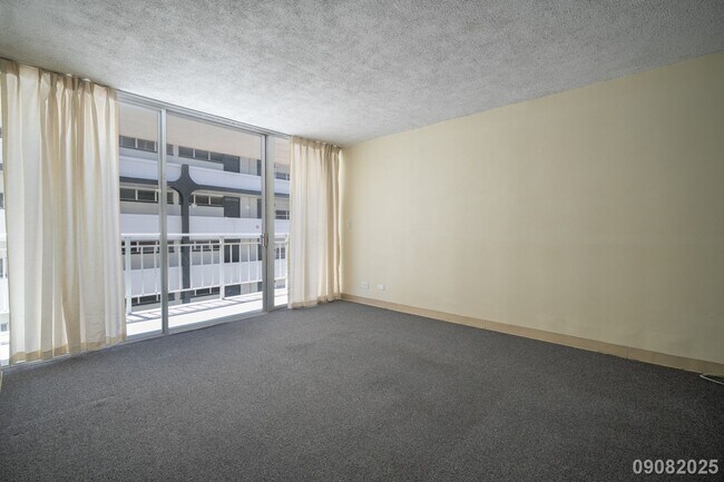 Building Photo - $3,200/mo / 2BR / 1BA • 755 SF • 1 Assigne...