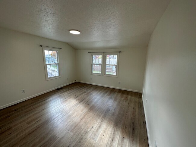 Building Photo - 2802 10th Ave