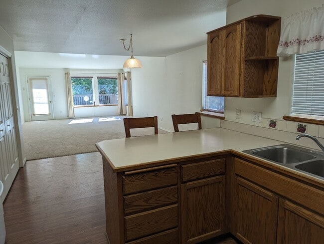 Building Photo - Beautiful Condo in Quiet Neighborhood - Small Pet Allowed