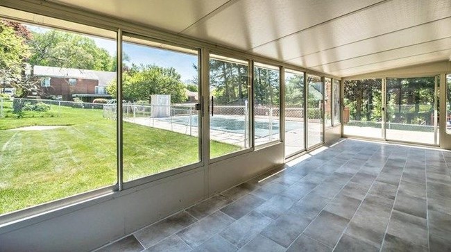 Building Photo - Stunning Shaler Township Pool Home