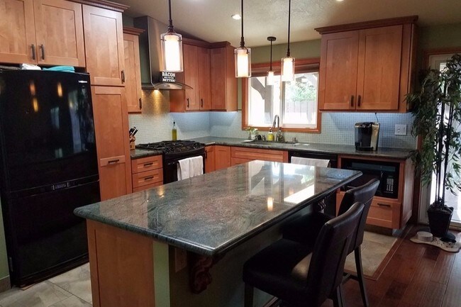 Custom / Professionally upgraded kitchen - 27711 Jade Ct