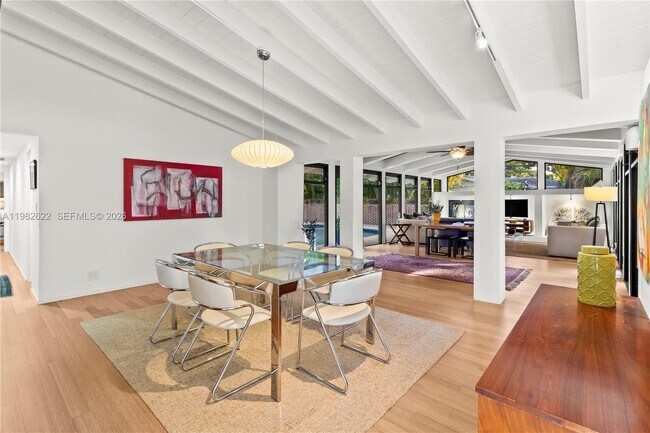 Building Photo - 2132 Middle River Dr