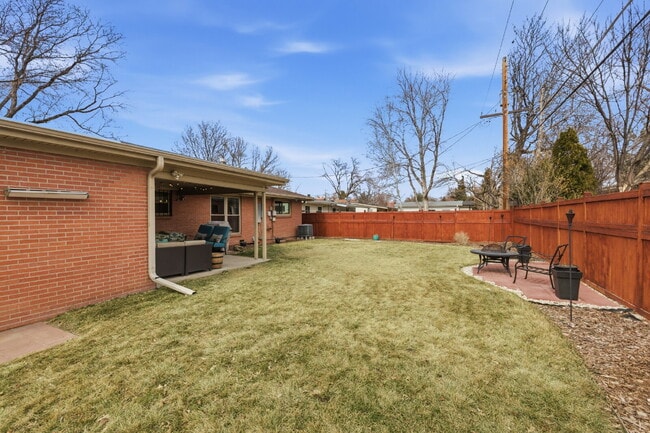 Building Photo - Beautiful 4 Bedroom/3 Bathroom Home in University Hills Area!