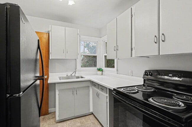 Building Photo - 1 Bedroom Rental Duplex in Midland- $1000/month