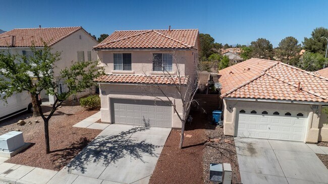 Building Photo - Beautiful home with POOL and spa located n...